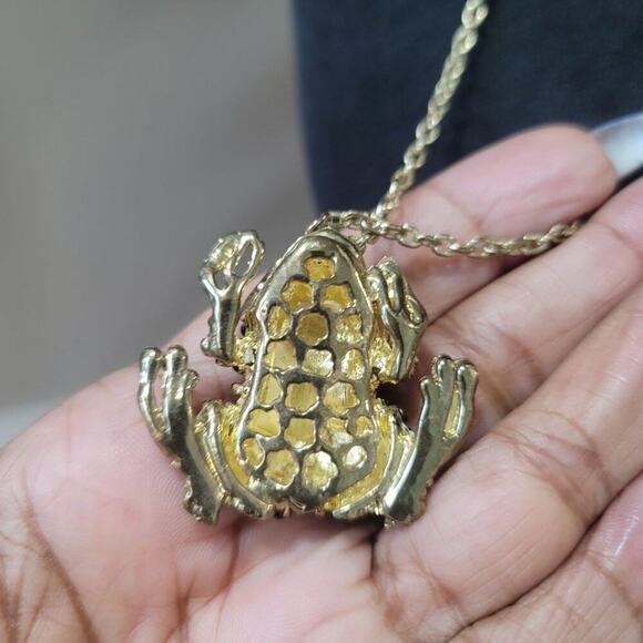 Cute Gold Tone Frog with Red Rhinestones Unique design Pendant Necklace - Picture 7 of 8